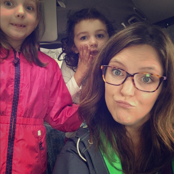 Meet your Posher, Karin - Picture 1 of 1